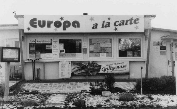 Ein leerstehender Kiosk mit der Aufschrift: Europa à la Carte